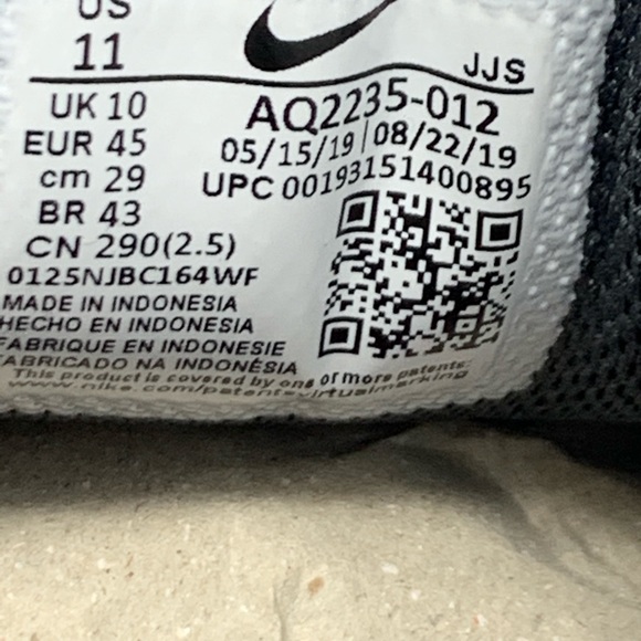 Nike  Black and White Air Max Oteka - Picture 7 of 7